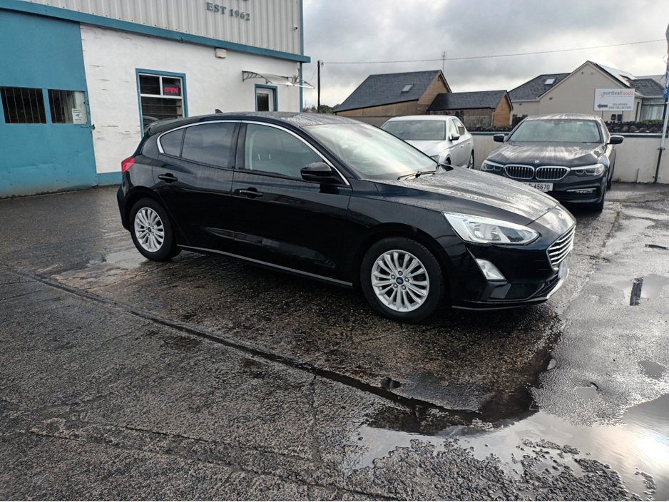 2019 Ford Focus - image 2