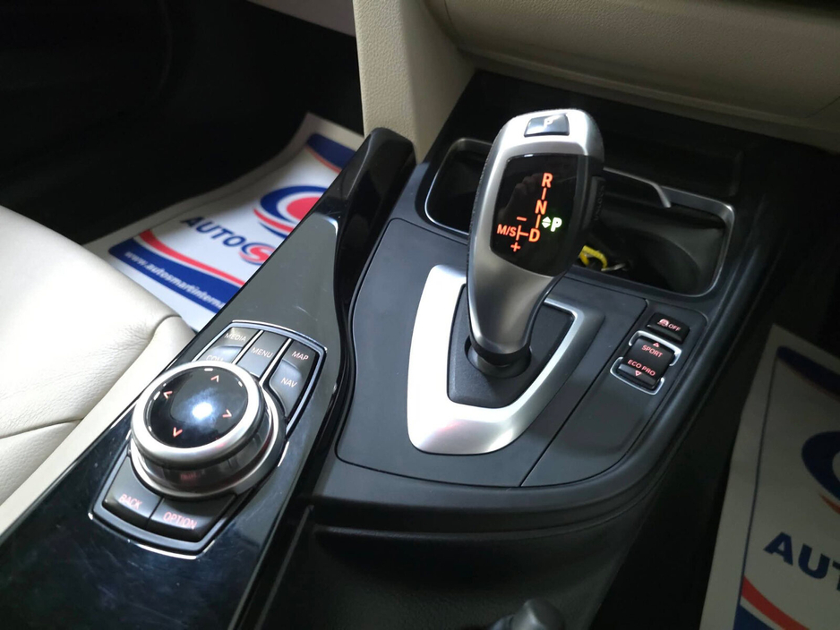 2018 BMW 3 Series - image 16