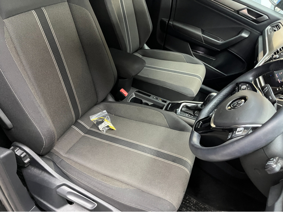 2020 Volkswagen T-Roc - image 11