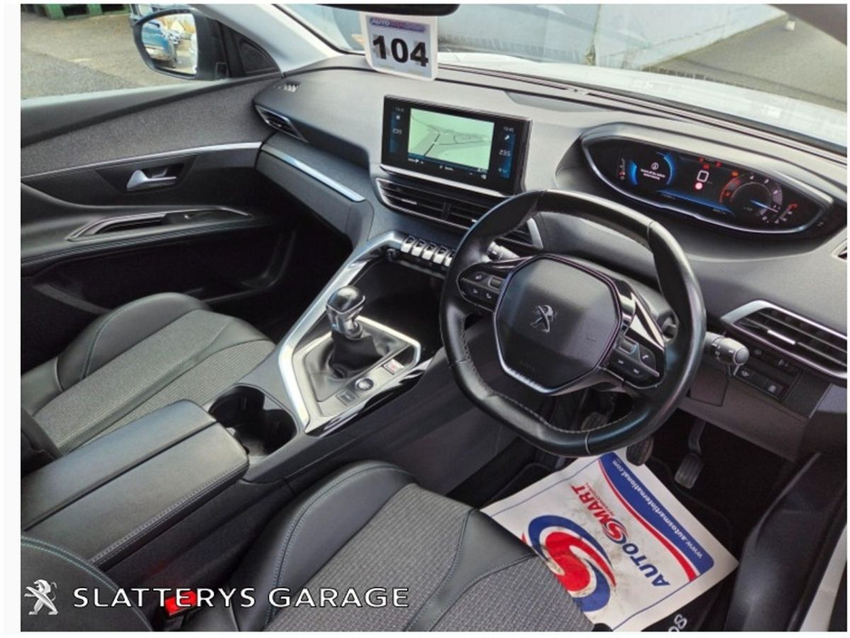 2022 Peugeot 3008 - image 8