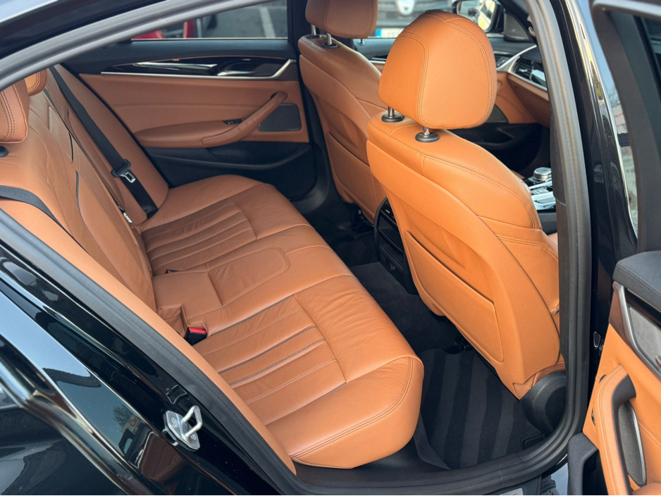 2017 BMW 5 Series - image 22