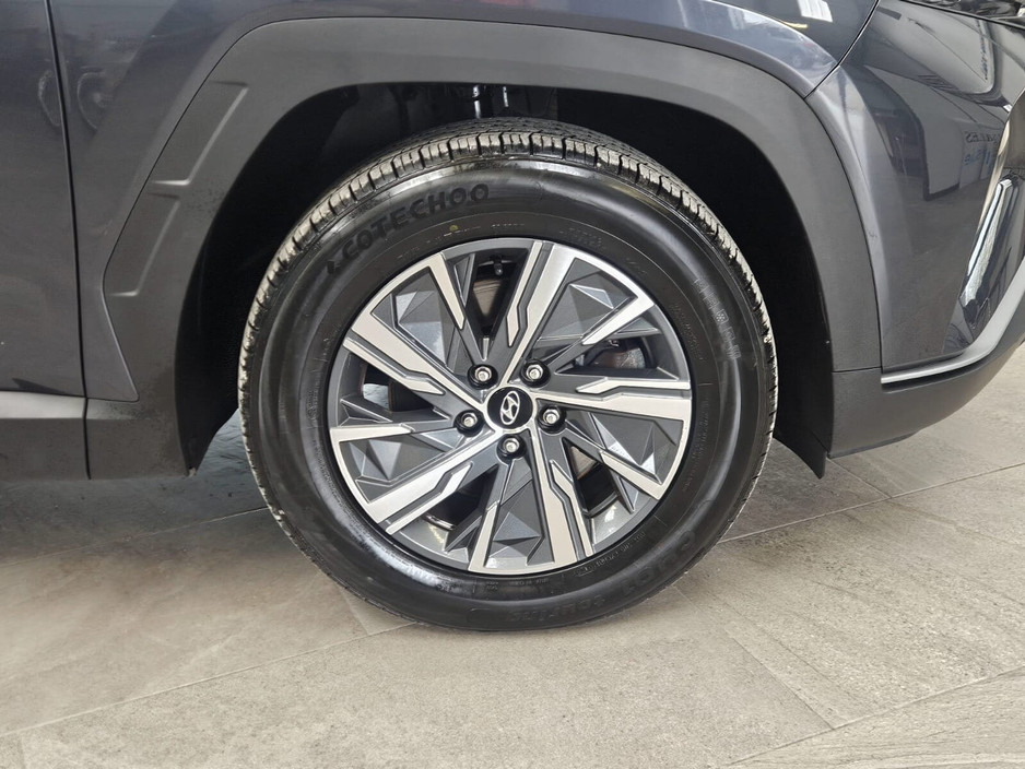 2022 Hyundai Tucson - image 5