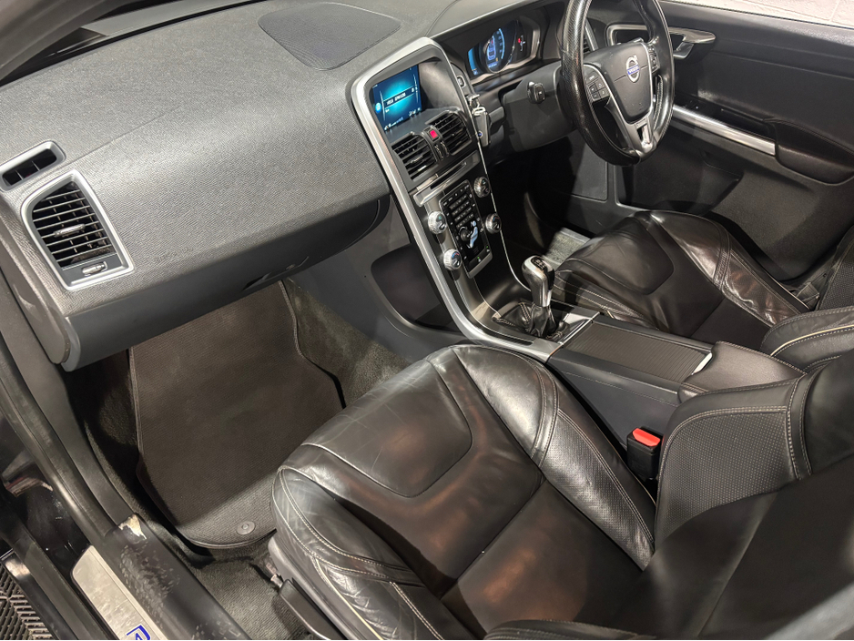 2016 Volvo XC60 - image 18