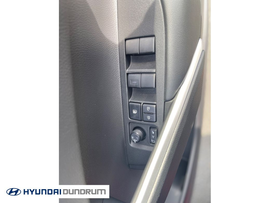 2023 Toyota Corolla - image 11