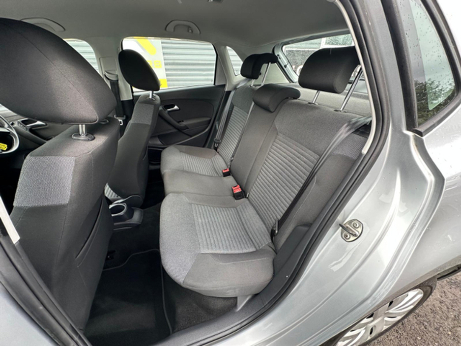 2014 Volkswagen Polo - image 14