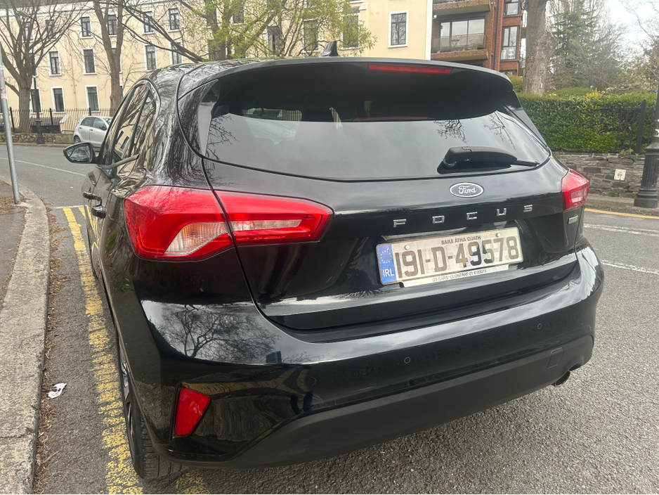 2019 Ford Focus - image 8