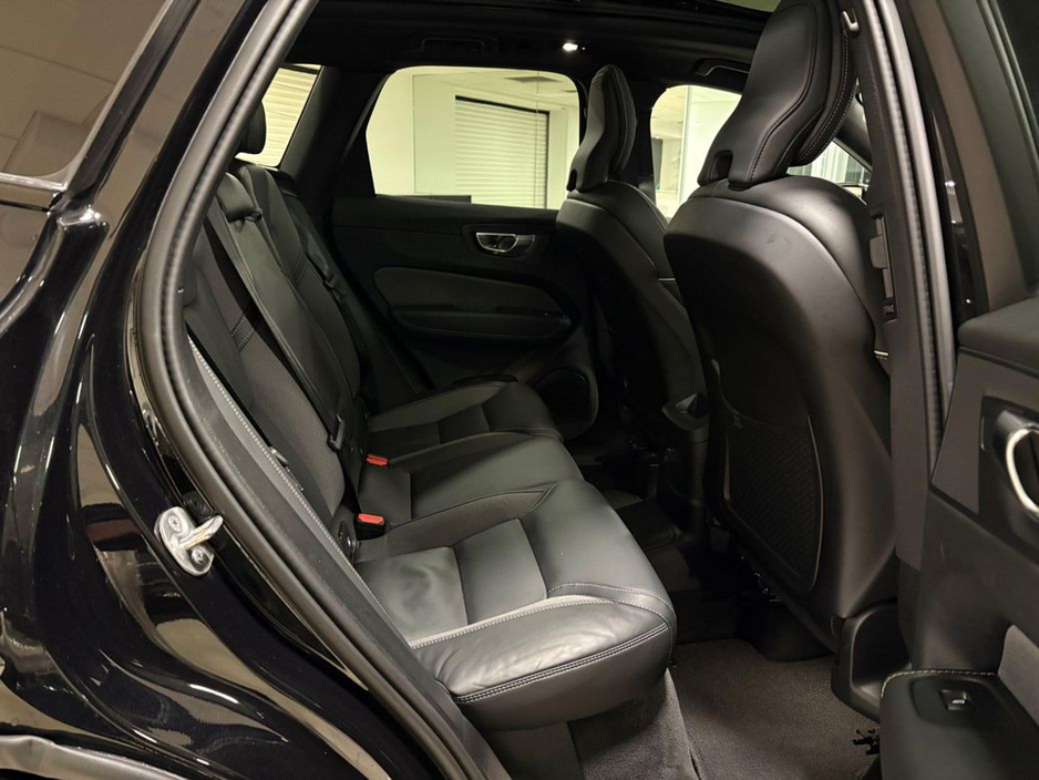 2025 Volvo XC60 - image 17