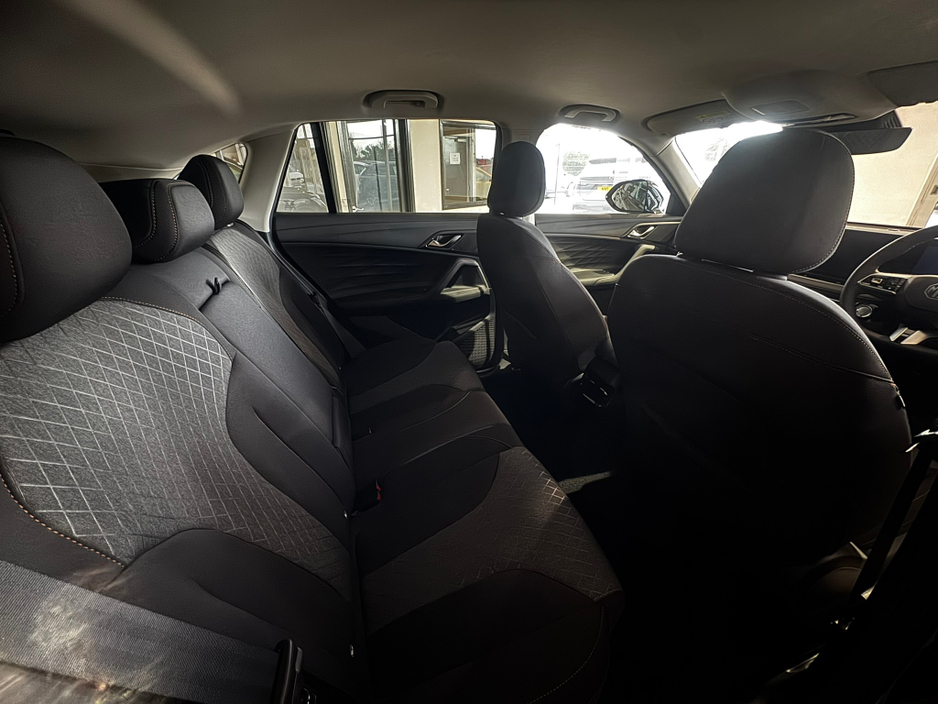 2025 MG HS - image 13