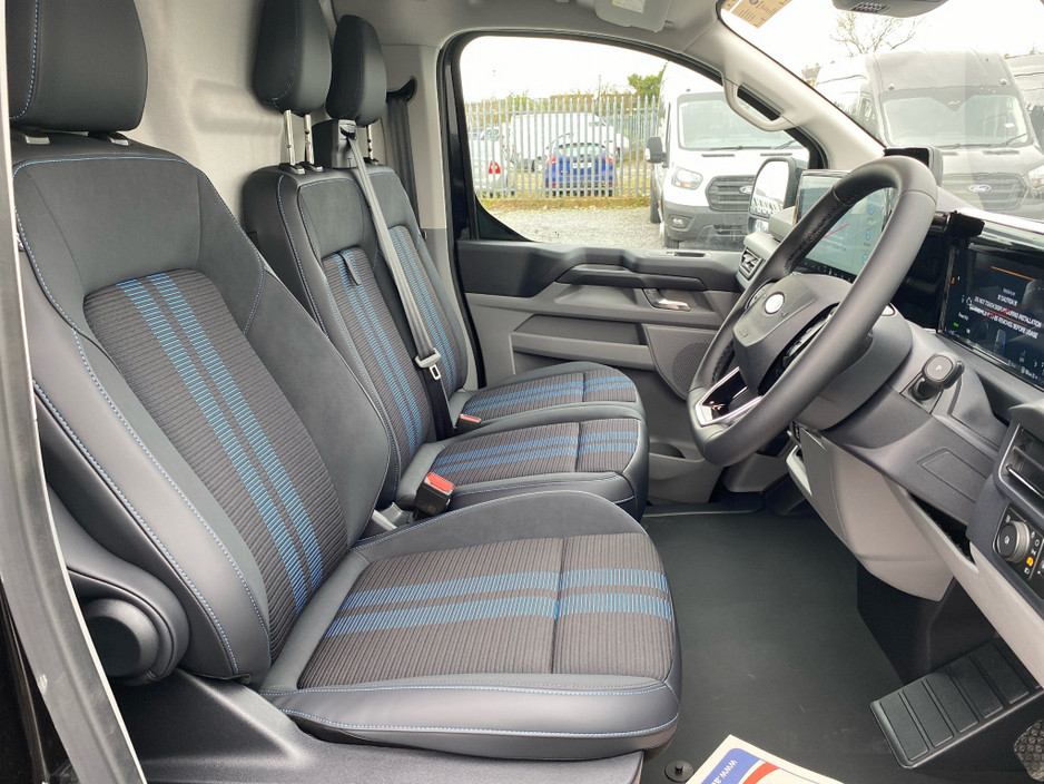 2026 Ford Transit Custom - image 19