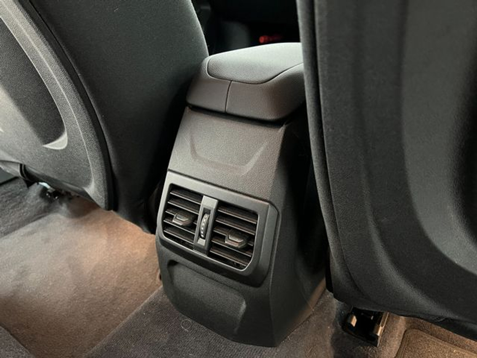 2023 BMW 1 Series - image 18