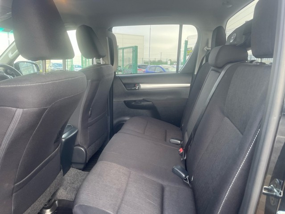 2025 Toyota Hilux 2.4 SR5 D/CAB AUTO €48,950