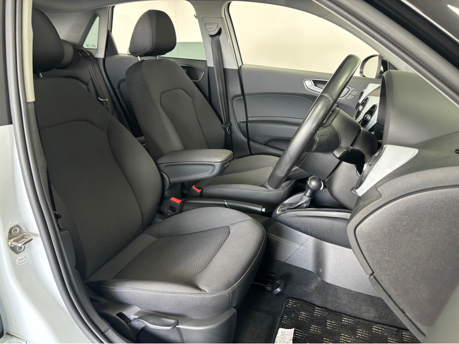 2014 Audi A1 - image 6