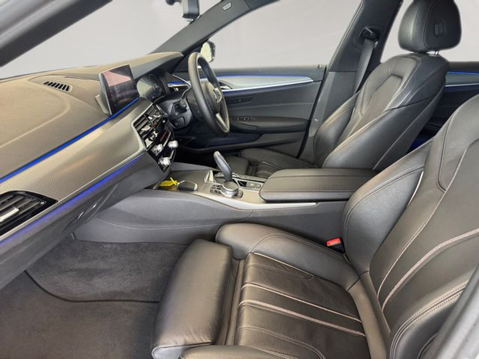 2020 BMW 5 Series - image 15