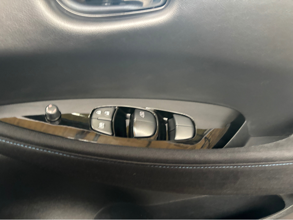 2019 Nissan Leaf - image 15