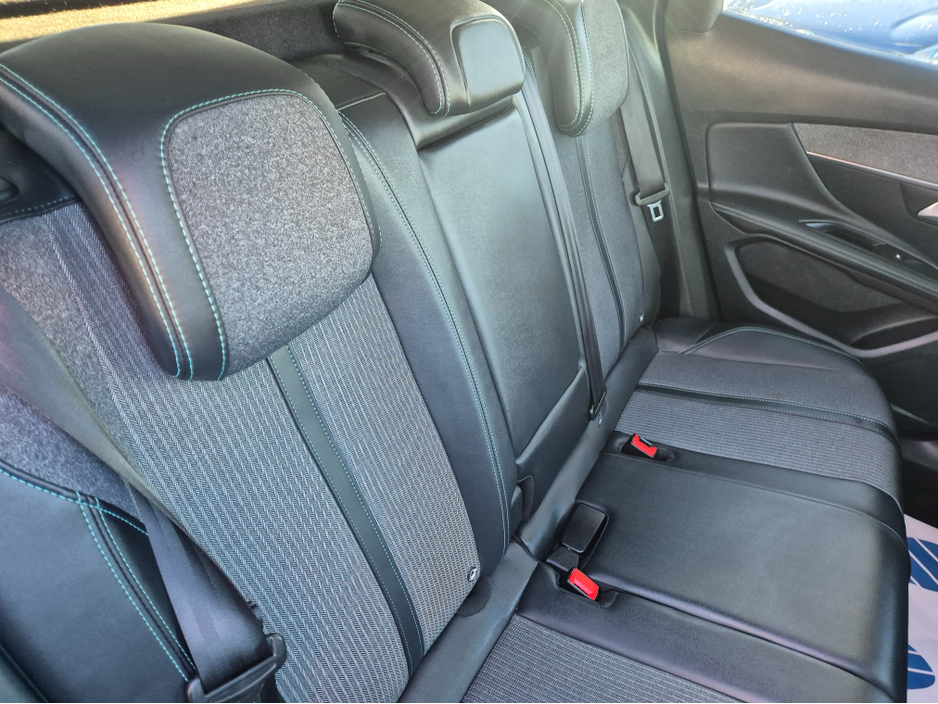 2022 Peugeot 3008 ALLURE PREMIUM B-HDI €29,950