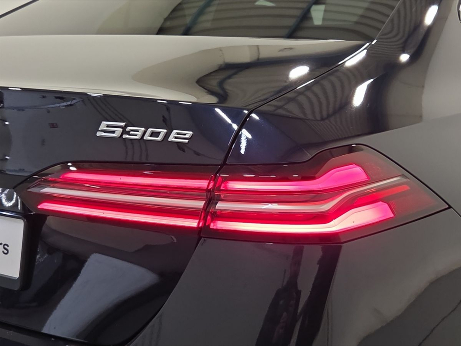 2024 BMW 5 Series - image 20