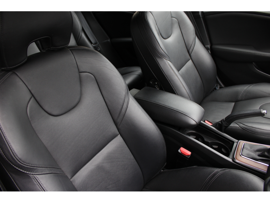 2017 Volvo V40 - image 11