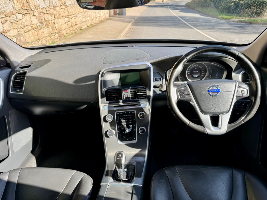 2015 Volvo XC60 - image 19