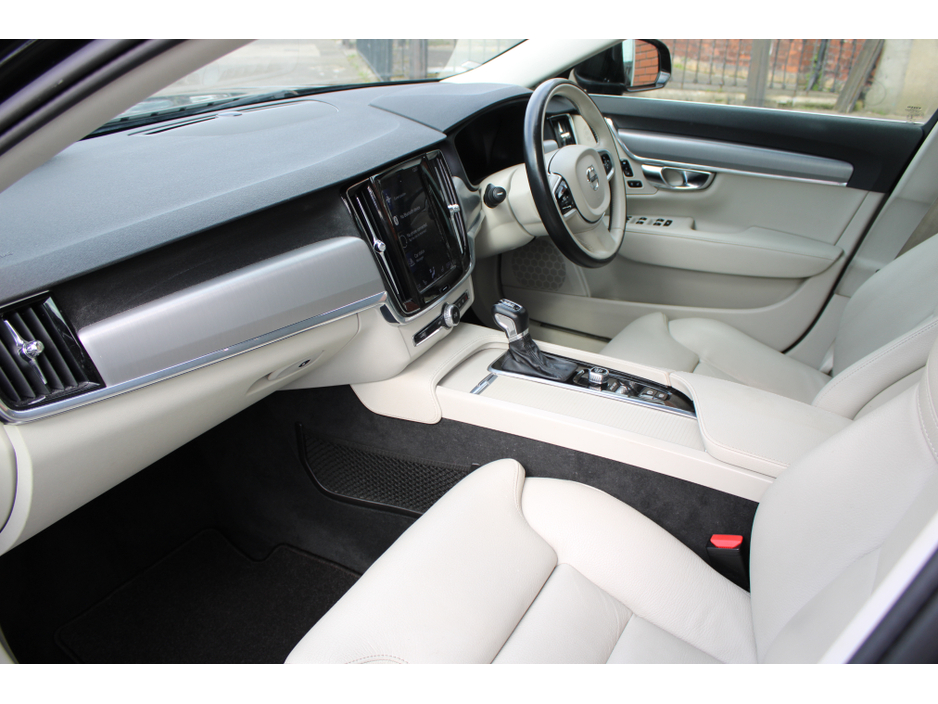 2020 Volvo S90 - image 8