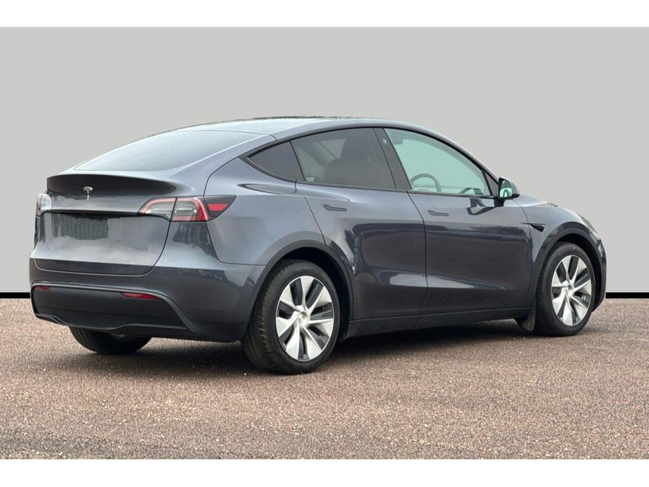 2023 Tesla Model Y - image 4