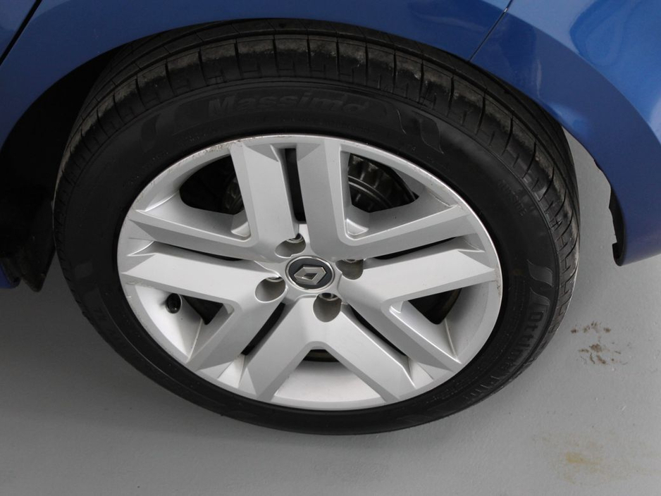 2022 Renault Clio - image 30