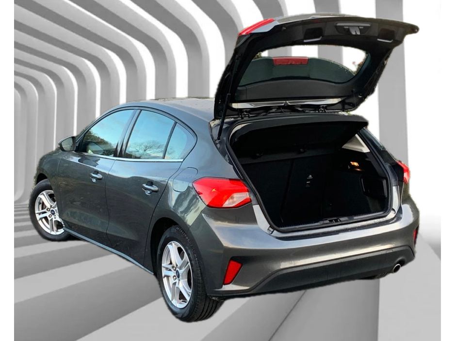 2020 Ford Focus - image 7