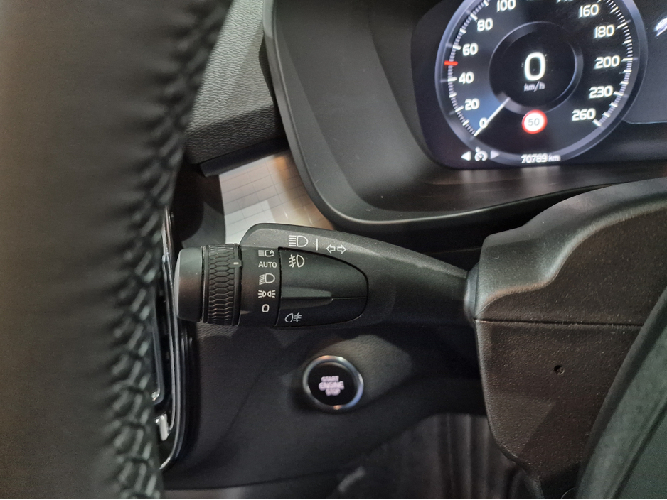 2022 Volvo XC40 T4 PLUS DARK RECHARGE AUTOMATIC **ONE OWNER / APPLE CARPLAY / BLIND SPOT ASSIST / ELECTRIC BOOTLID / HEATED FRONT & REAR SEATS / HEATED STEERING WHEEL / REVERSE CAMERA / WIRELESS PHONE CHARGING** €34,900