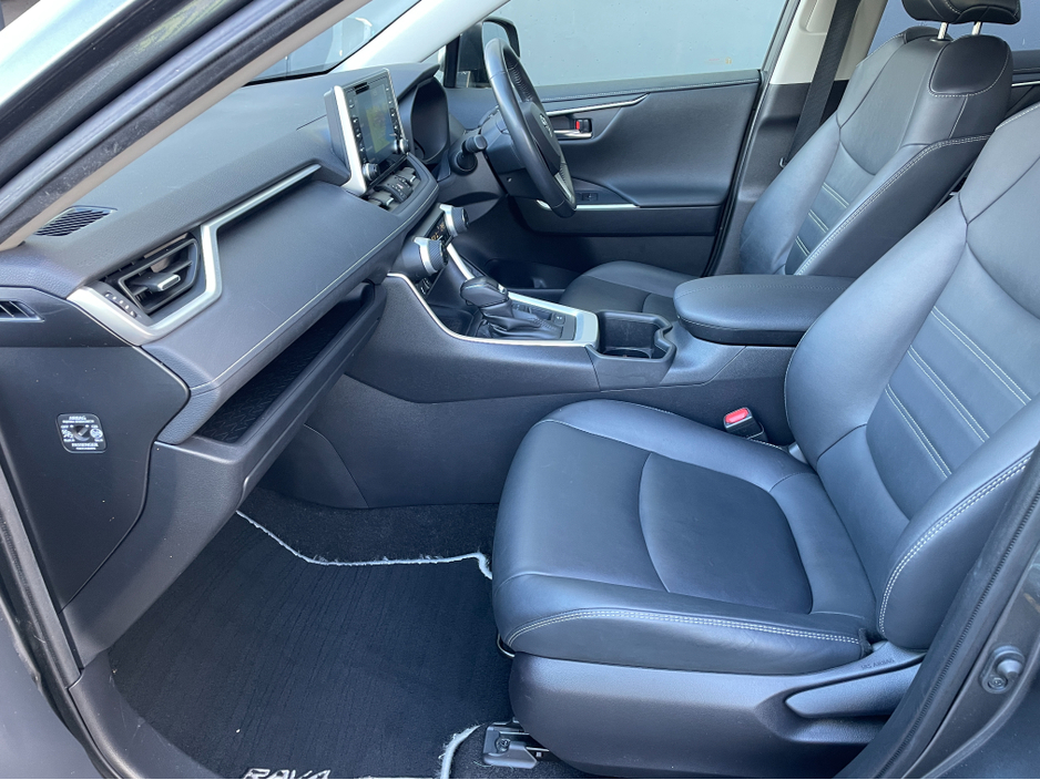 2022 Toyota Rav4 - image 8