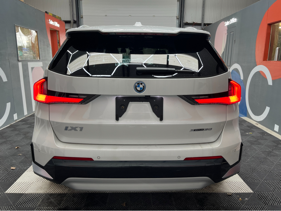 2023 BMW iX1 - image 3