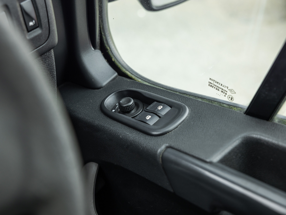 2018 Nissan NV400 - image 16