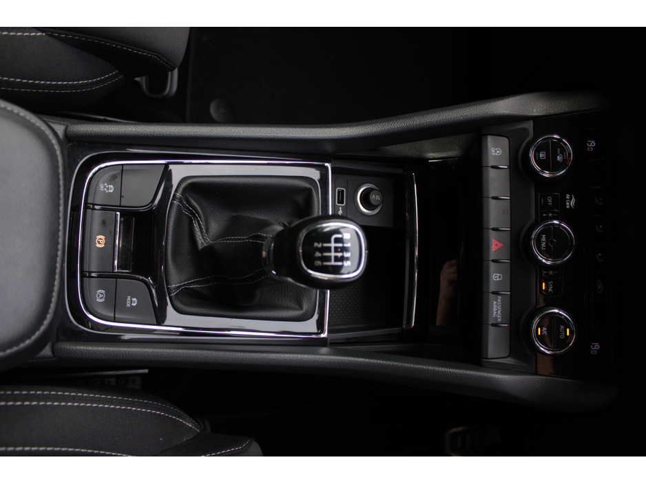 2020 Skoda Karoq - image 14