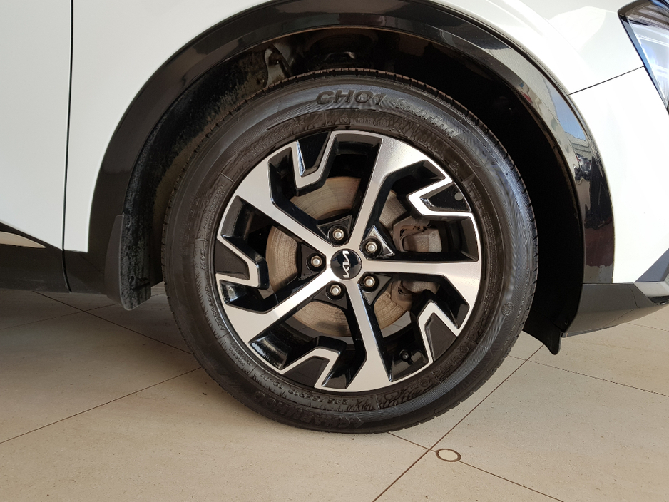 2025 Kia Sportage - image 2