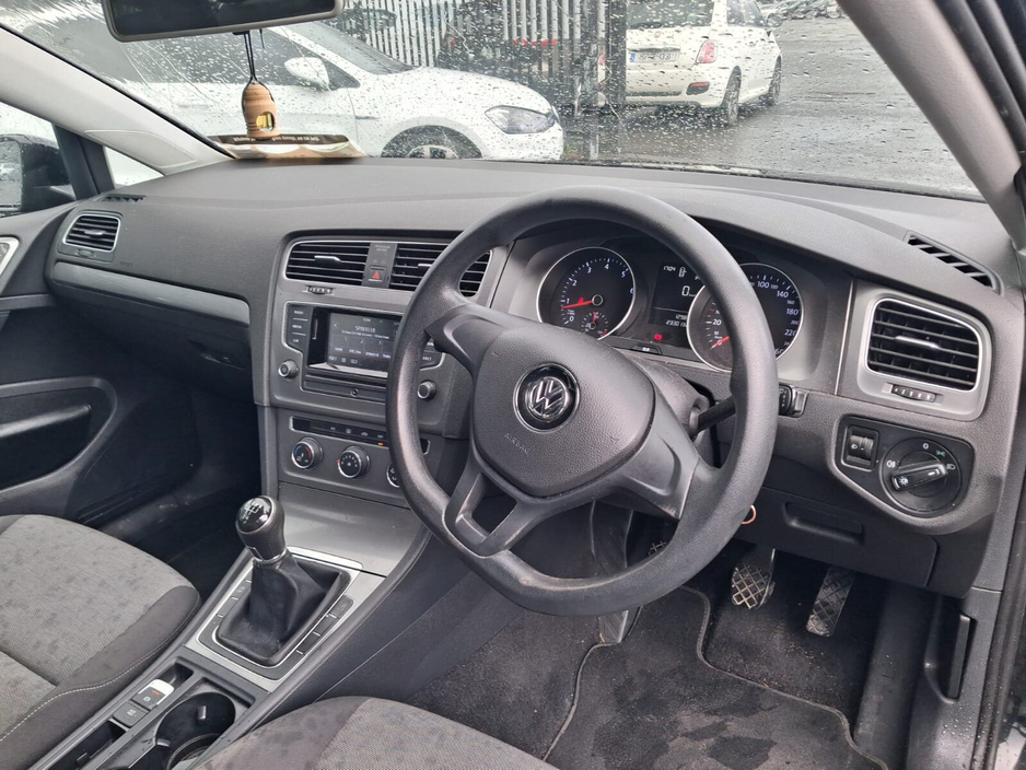 2013 Volkswagen Golf - image 6
