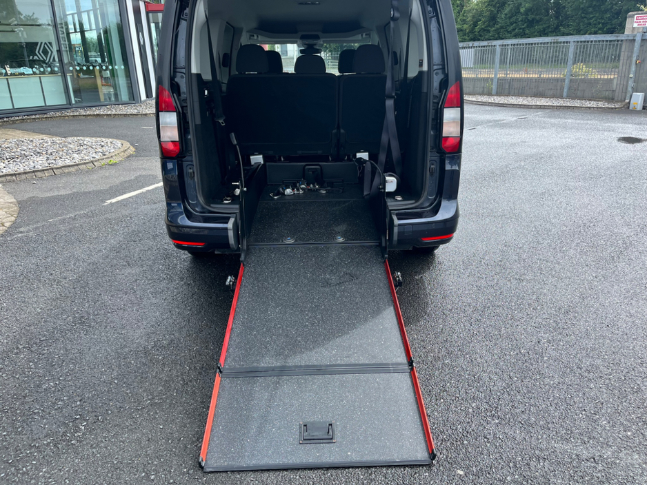 2023 Ford Tourneo Connect Wheelchair Accessible Taxi Spec €43,950