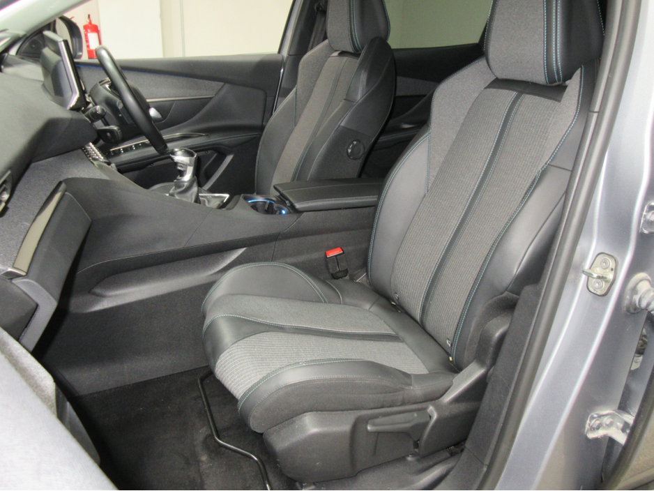 2021 Peugeot 3008 - image 11