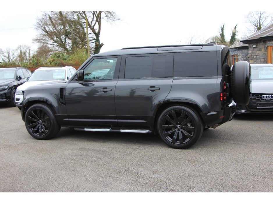 2022 Land Rover Defender - image 8