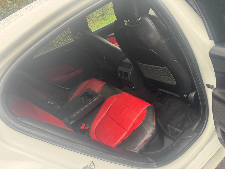 2018 Jaguar XE - image 8