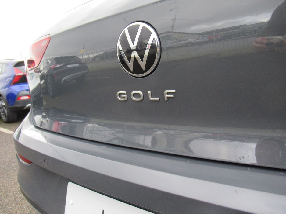 2021 Volkswagen Golf - image 16