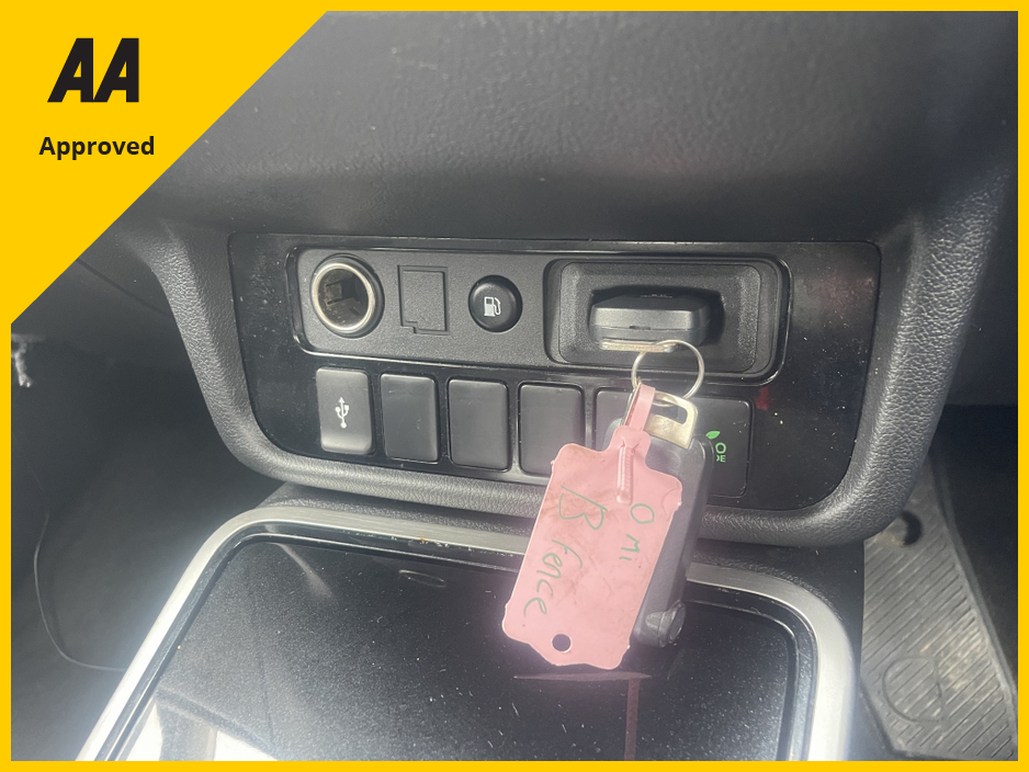 2020 Mitsubishi Outlander - image 3