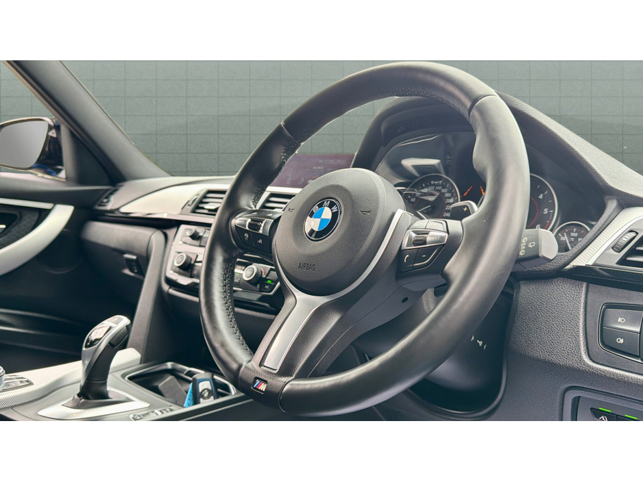 2017 BMW 3 Series - image 13