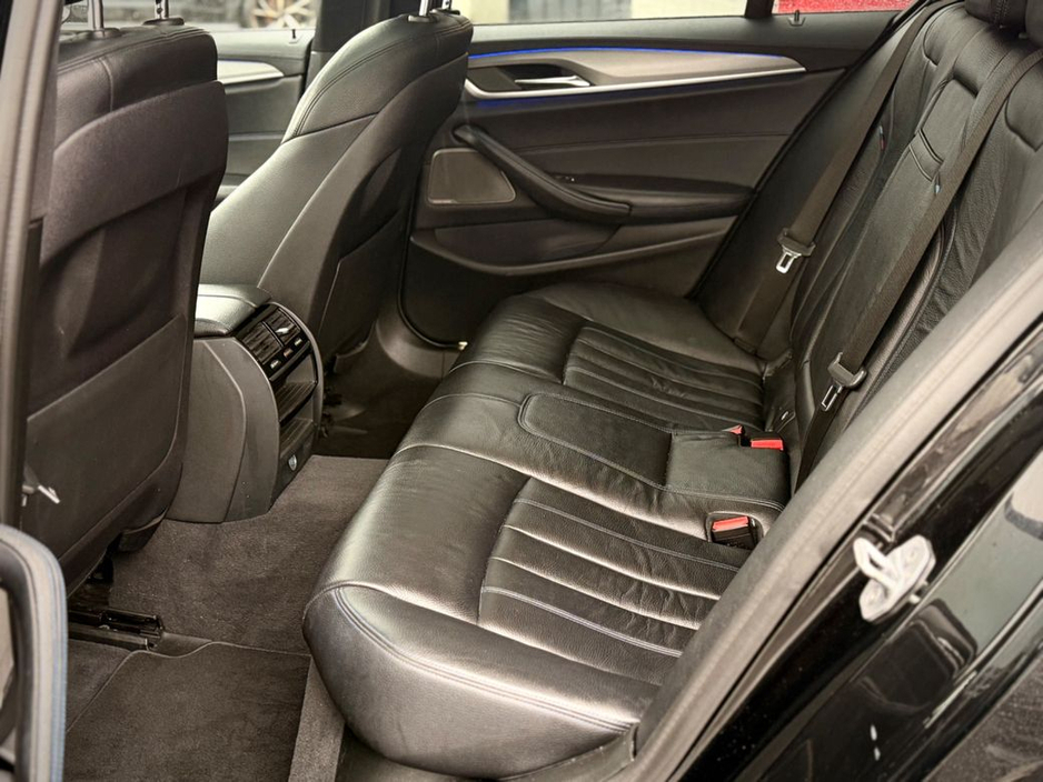 2017 BMW 5 Series - image 12