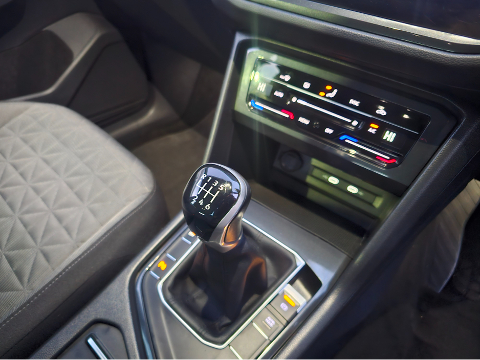 2023 Volkswagen Tiguan - image 13