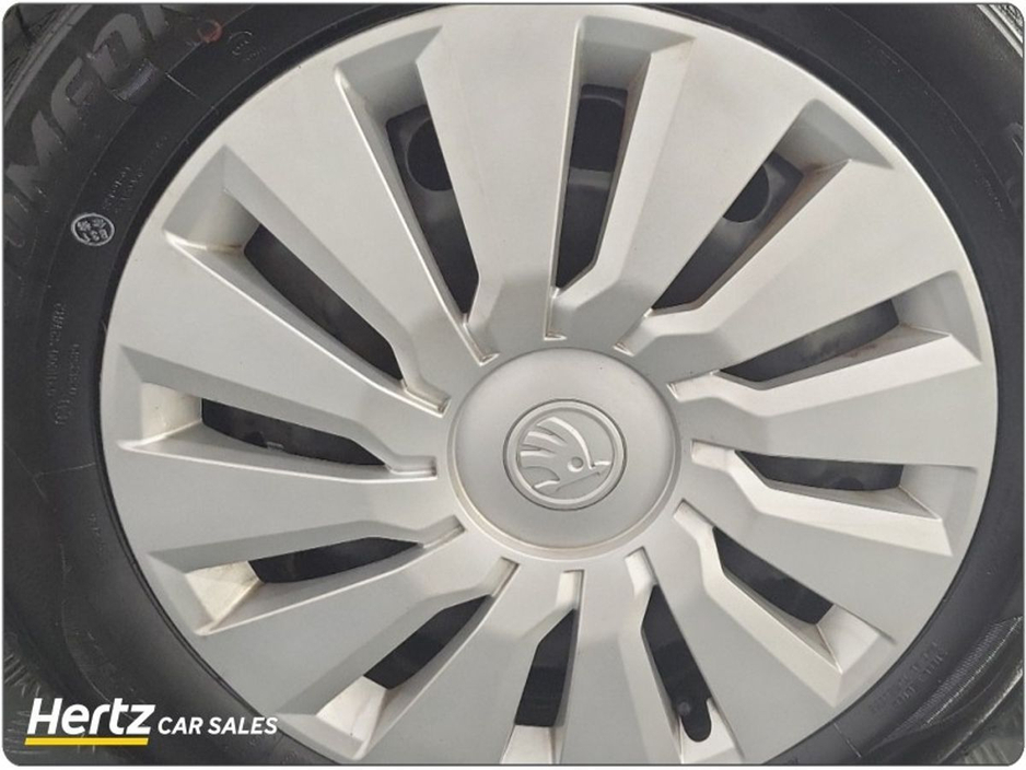 2024 Skoda Scala - image 11