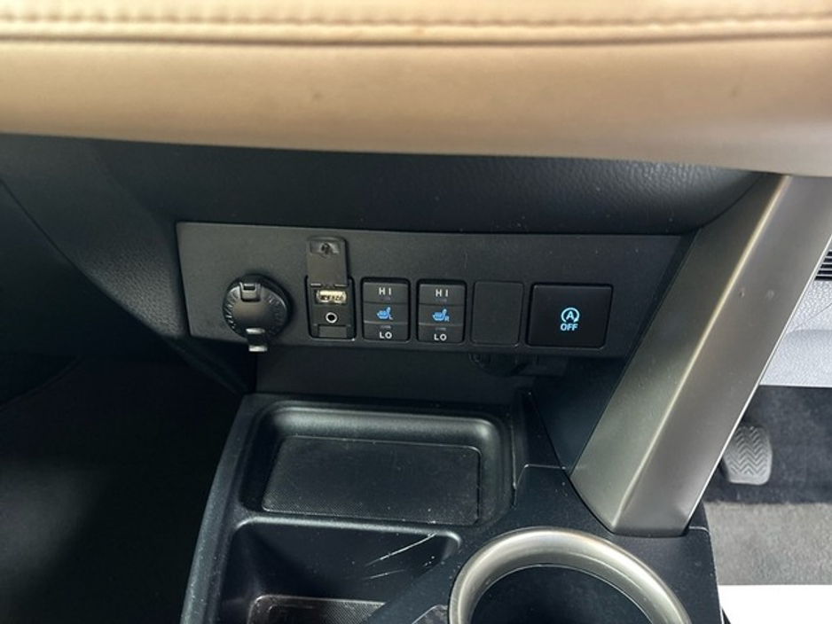 2014 Toyota Rav4 - image 15