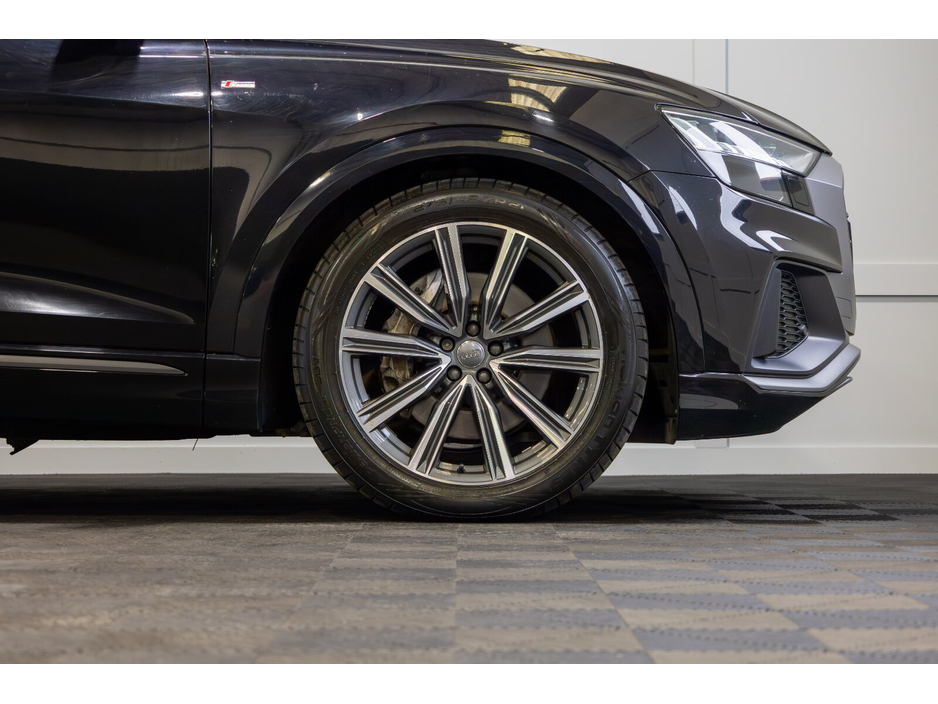 2019 Audi Q8 - image 7