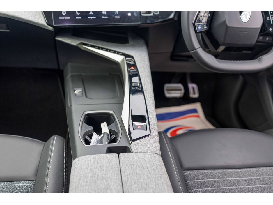 2026 Peugeot 5008 - image 25