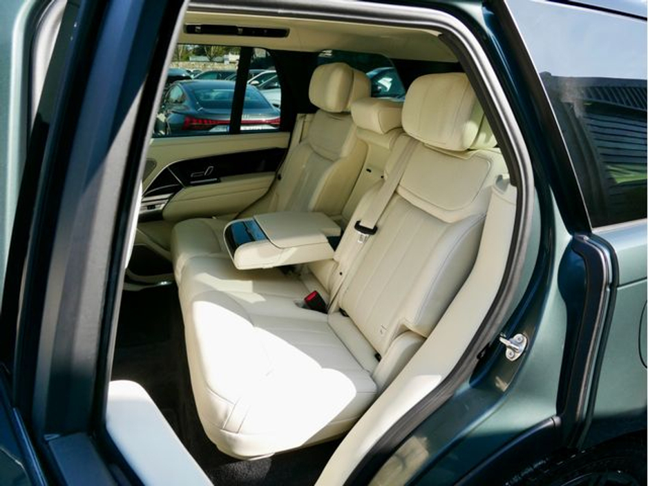 2025 Land Rover Range Rover - image 17