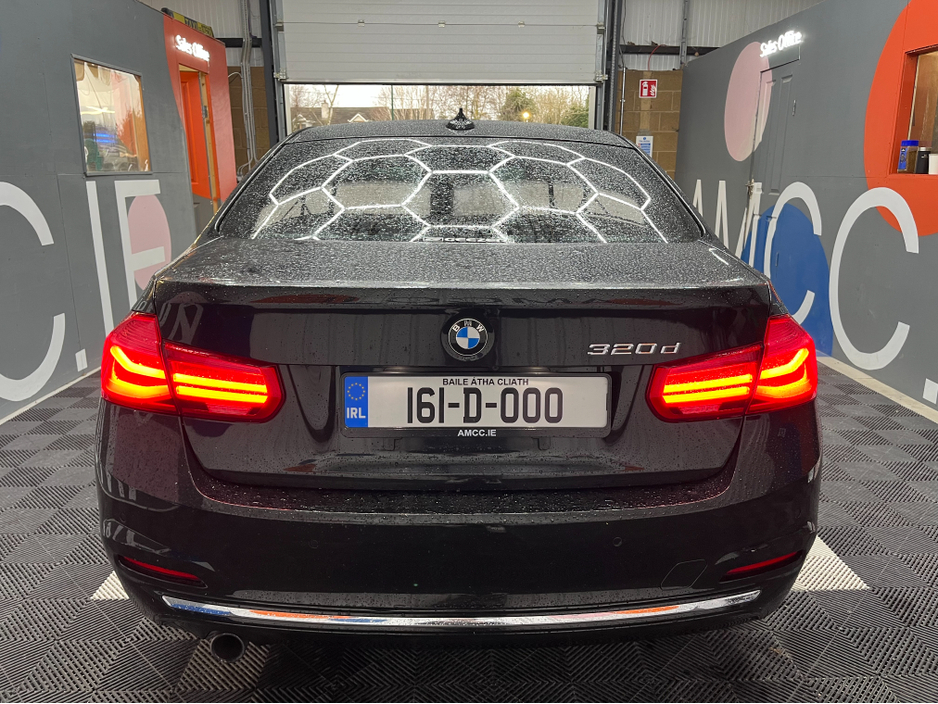 2016 BMW 3 Series - image 3