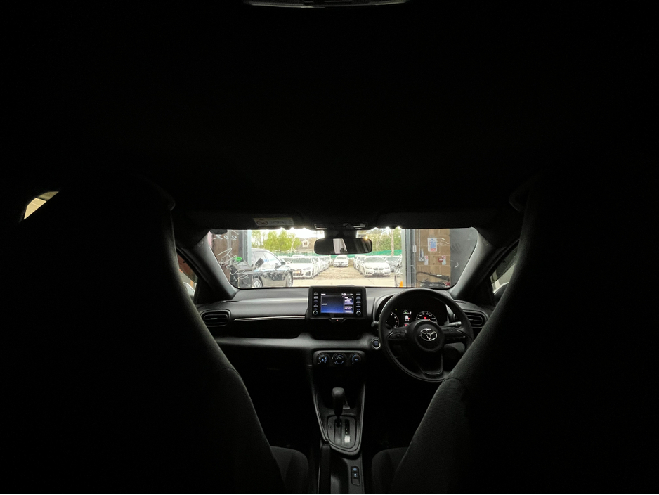 2023 Toyota Yaris - image 11