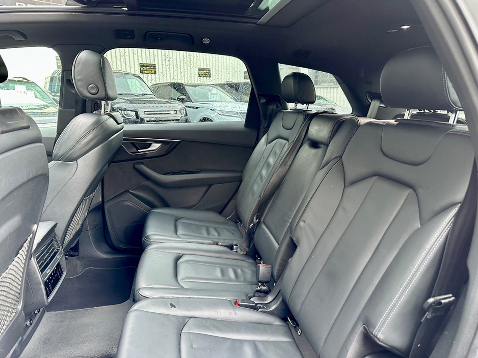 2021 Audi Q7 - image 9